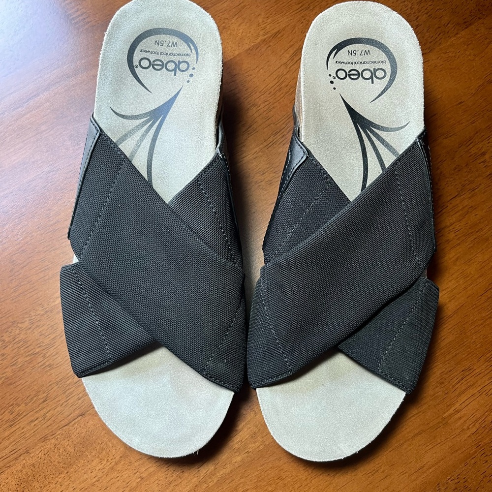 🌸 3/$18 🌸 ABEO unity neutral cross strap wedge sandal stretchy